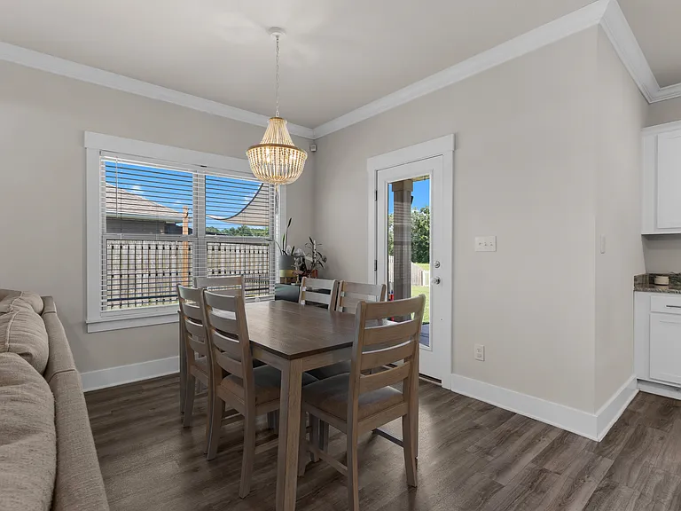 1048 Pheasant Cir — Photo 11