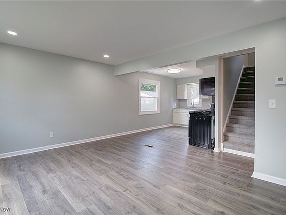 4th image of 15310 Chatfield Ave