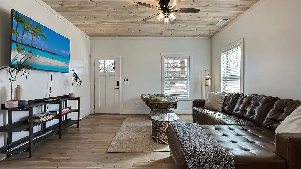4 bed, $2,500 — Photo 3