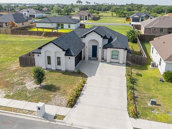 3rd image of 808 Juan Seguin St