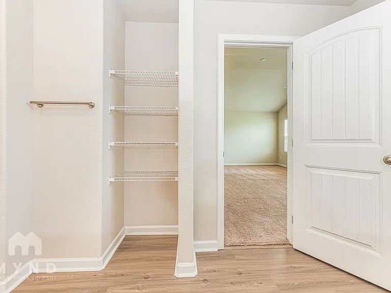 279 Royal Meadow Dr — Photo 16