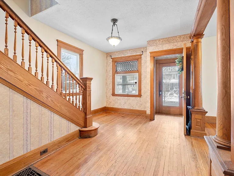 925 Westcott St — Photo 6