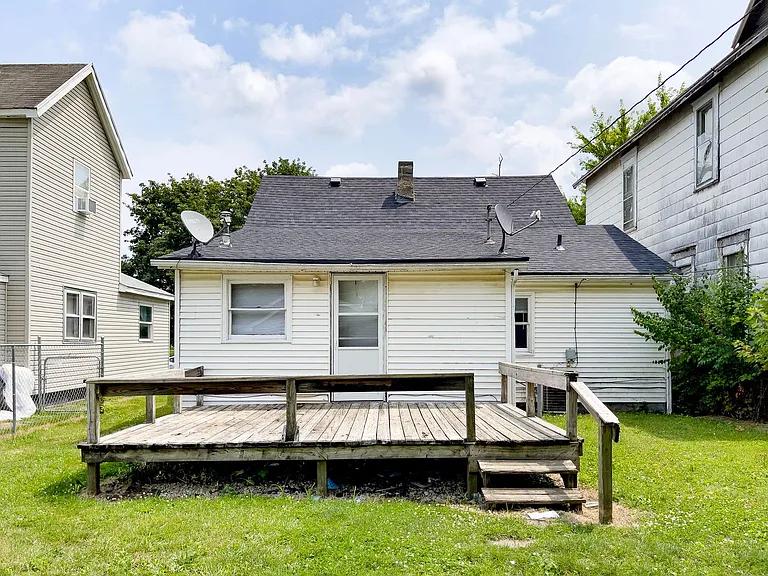 2217 S Jefferson St — Photo 3