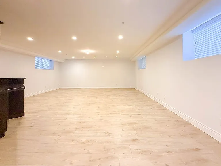 2307 Marine Dr — Photo 38