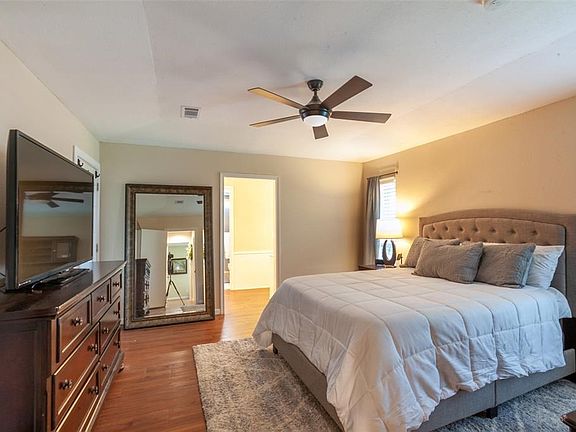 5th image of 2421 Teakwood Ln