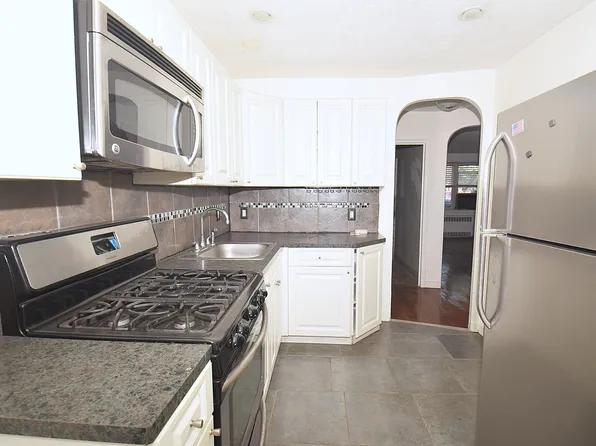 34-30 Corporal Kennedy Street image 6 of 19