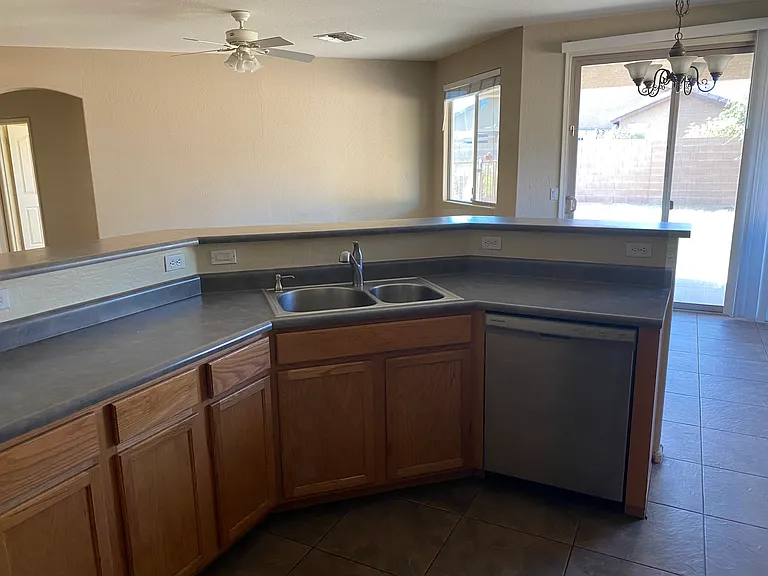 3061 E Vallejo Dr — Photo 7