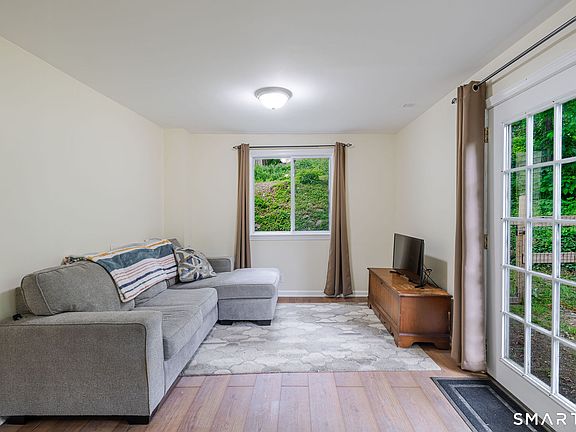 5th image of 19 Calverton Drive