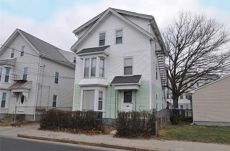 1st image of 560-562 Lonsdale Ave