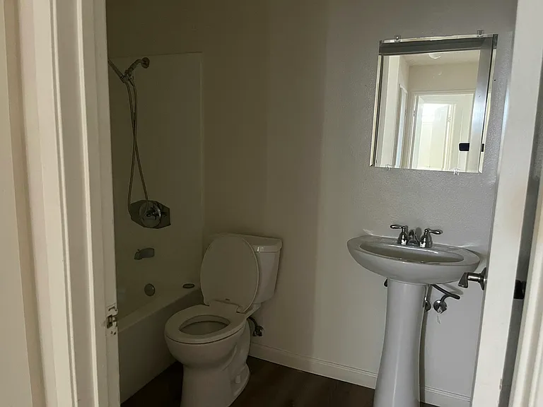 1044 Wallgreen St — Photo 7