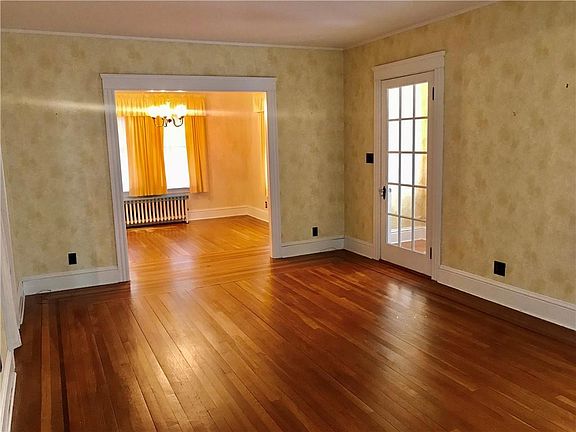 5th image of 15 Beaumont St E
