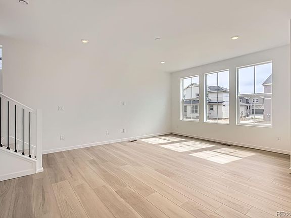3rd image of 3104 Gladstone Avenue