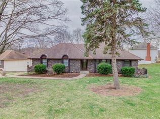 5910 NW Harris Dr, Kansas City, MO 64152