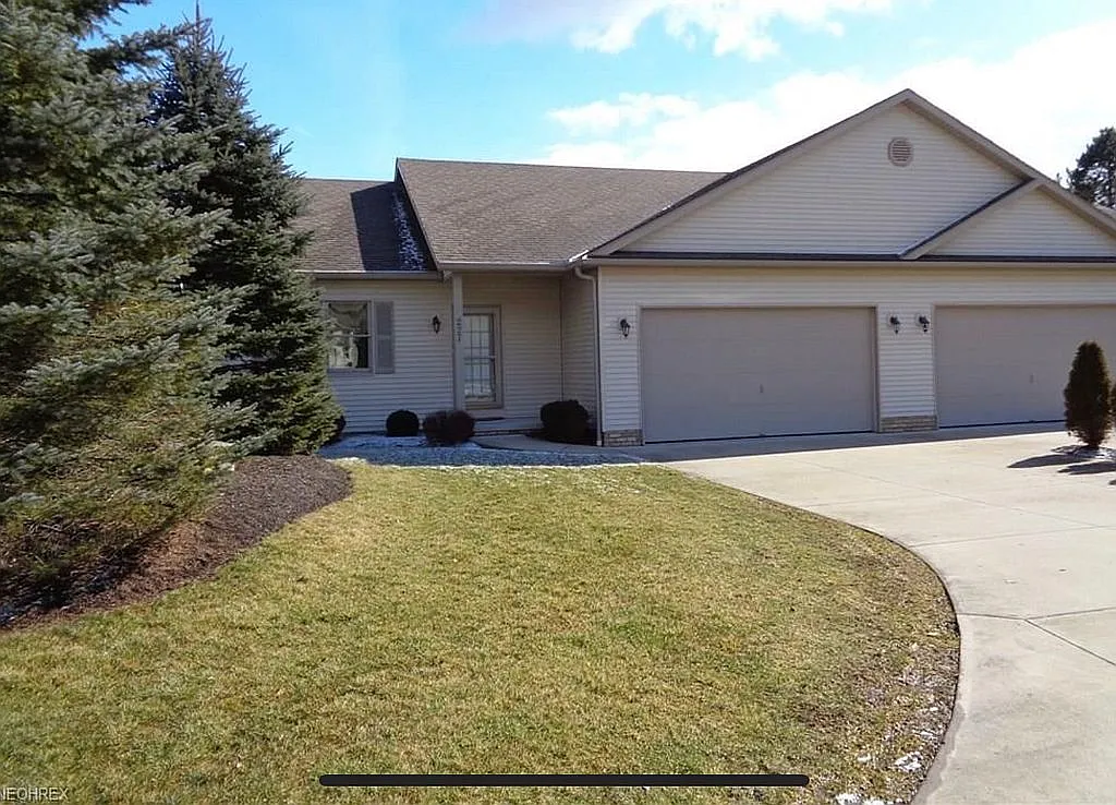 227 Aspen Dr photo 1