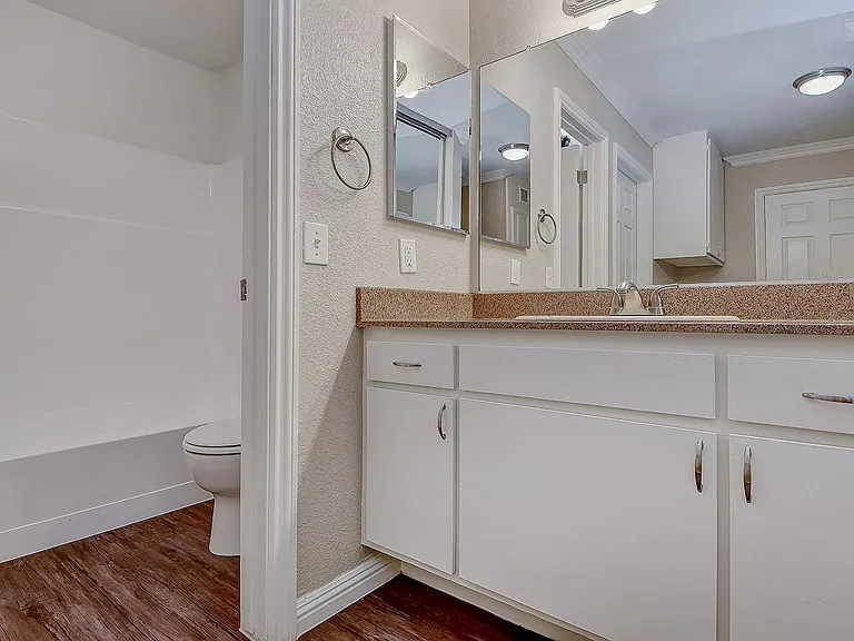 Grande Apartment Homes Bathroom