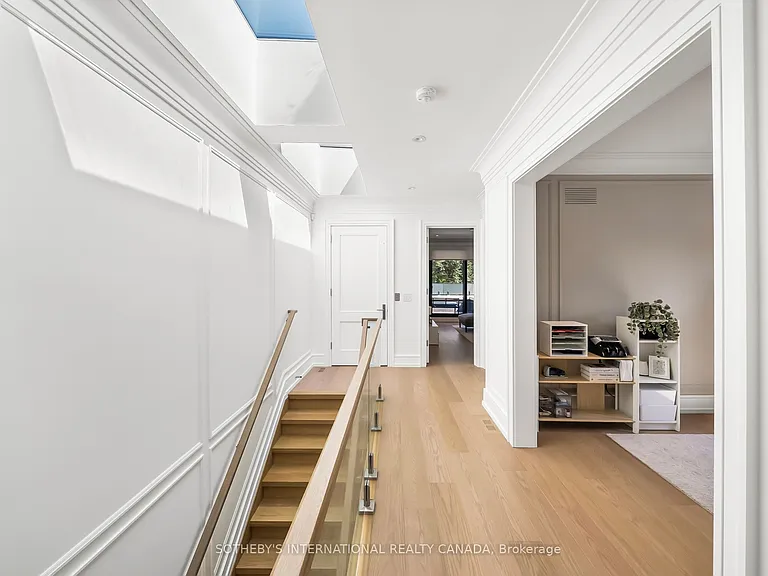734 Avenue Rd — Photo 27