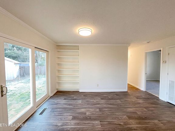 3rd image of 4606 Elm View Dr
