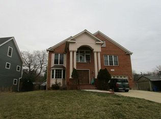 9905 Parkwood Dr, Bethesda, MD 20814