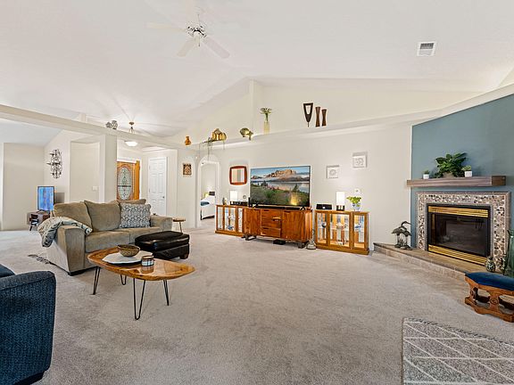 5th image of 2719 SW Garden Meadow Dr