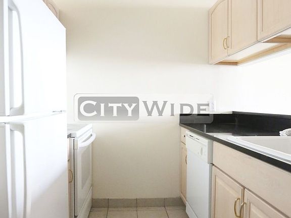 4th image of 340 E 29th St APT 10B