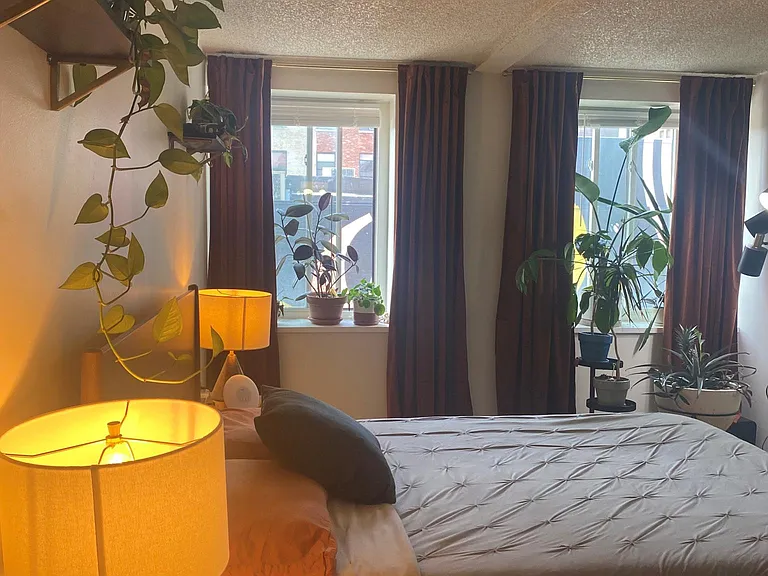 Classic 1BR/1BA+den