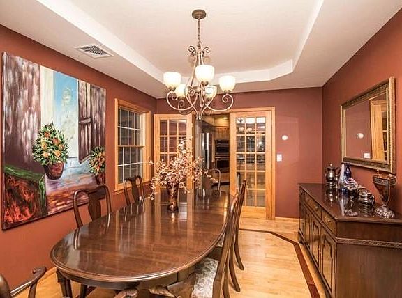 Double doors expand dine rm.