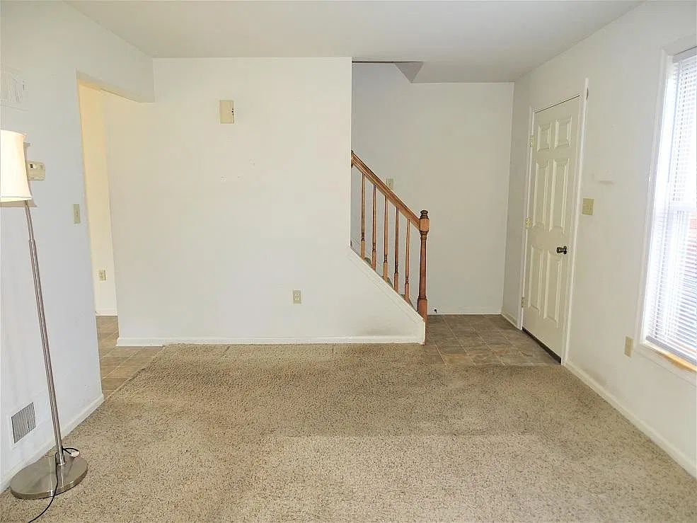 2 bed, 1.5 bath, 960 sqft, $1,595 — Photo 2