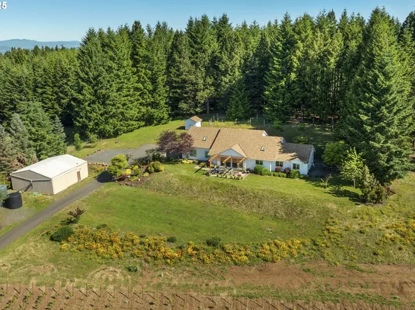 17385 NE Fairview Dr, Dundee, OR 97115
