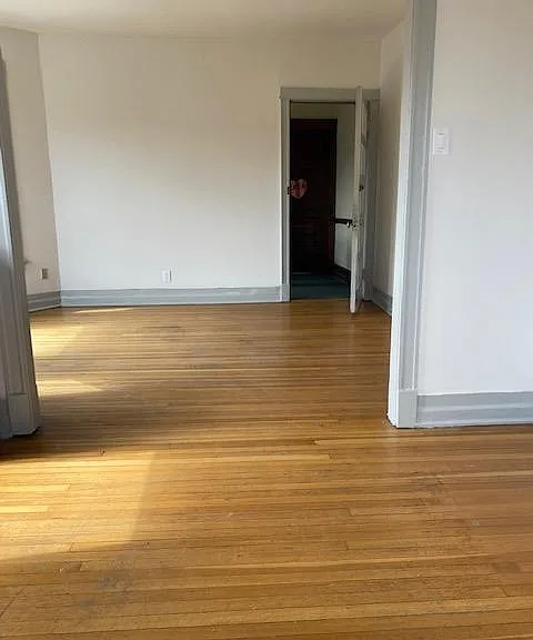 900 W Addison St #3 — Photo 4