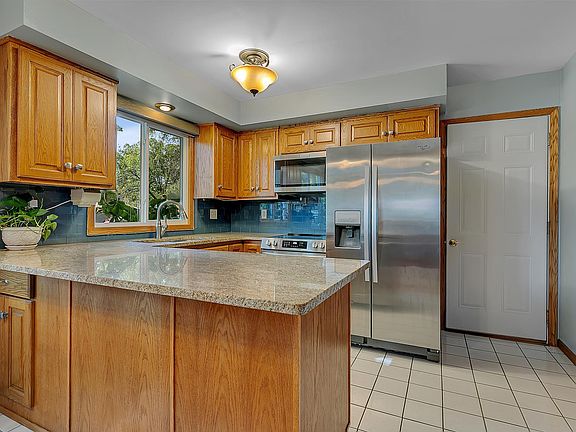 3rd image of 505 Brookwood Ln