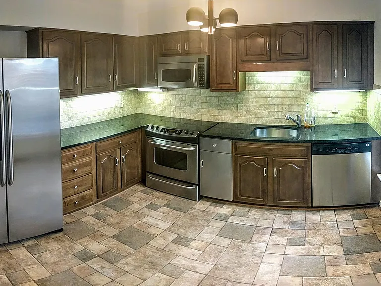 4343 Embassy Park Dr NW — Photo 29