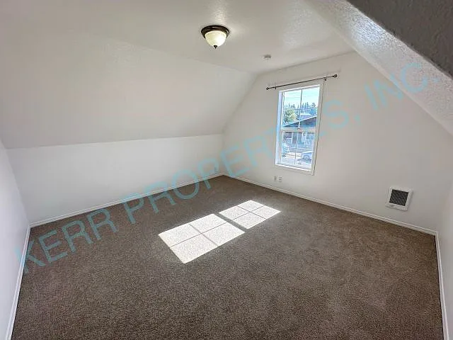 343 NW Zobrist St — Photo 11