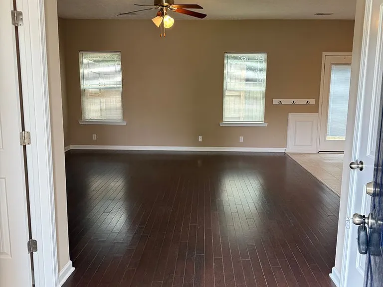 1850 Warmingfield Dr — Photo 3