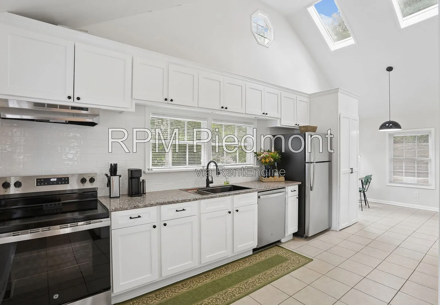 4 bed, 2.0 bath, 1170 sqft, $2,500 — Photo 3