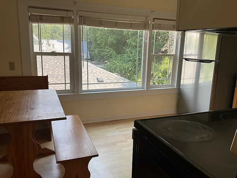 712 1/2 N Park St #1/2 — Photo 5