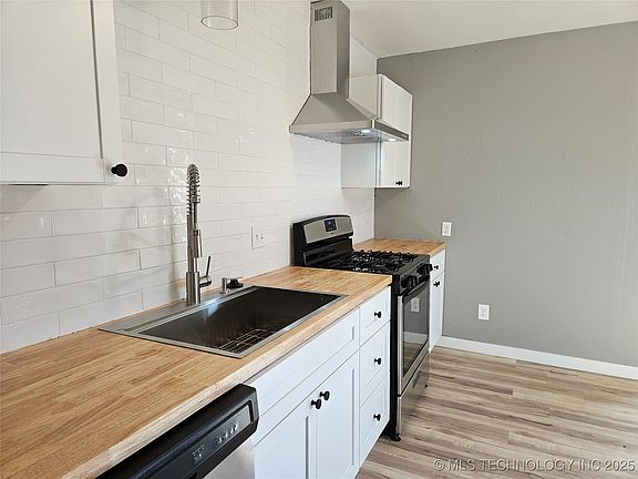 4th image of 2325 W Easton Ct