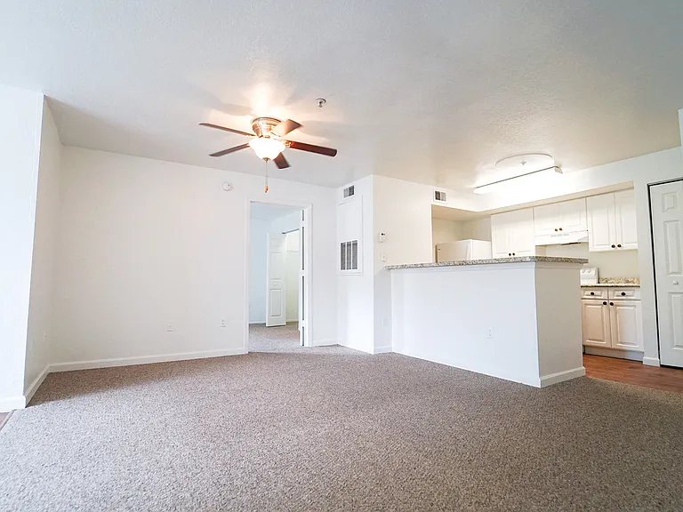 Whistler's Cove Apartments — Photo 16