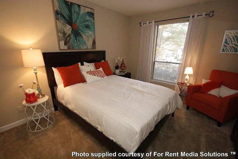 Hampton Woods Apartments — Photo 3