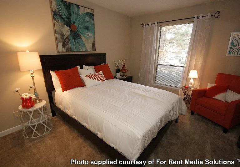 Hampton Woods Apartments — Photo 3