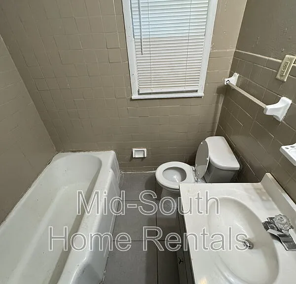1604 Echles St — Photo 10