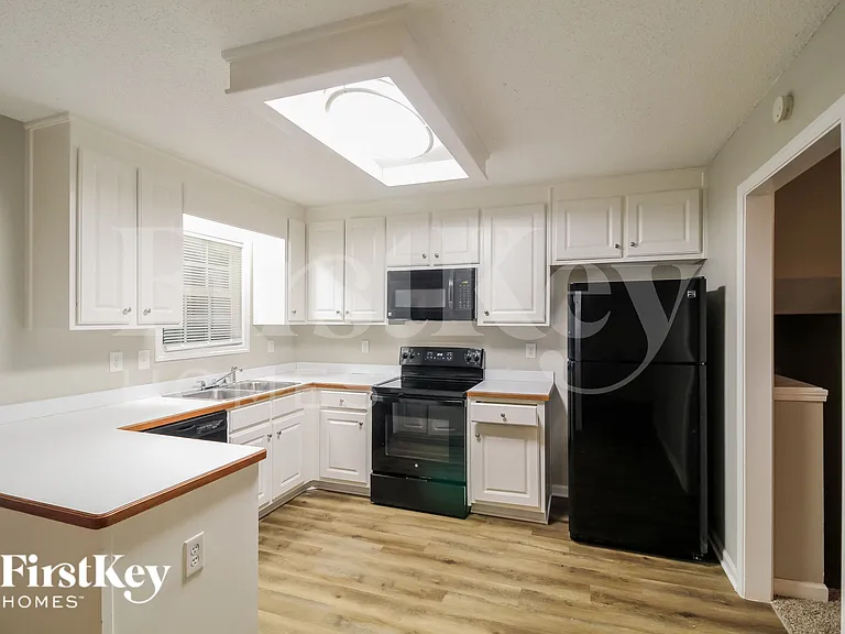 5354 Crown Oaks Dr — Photo 4