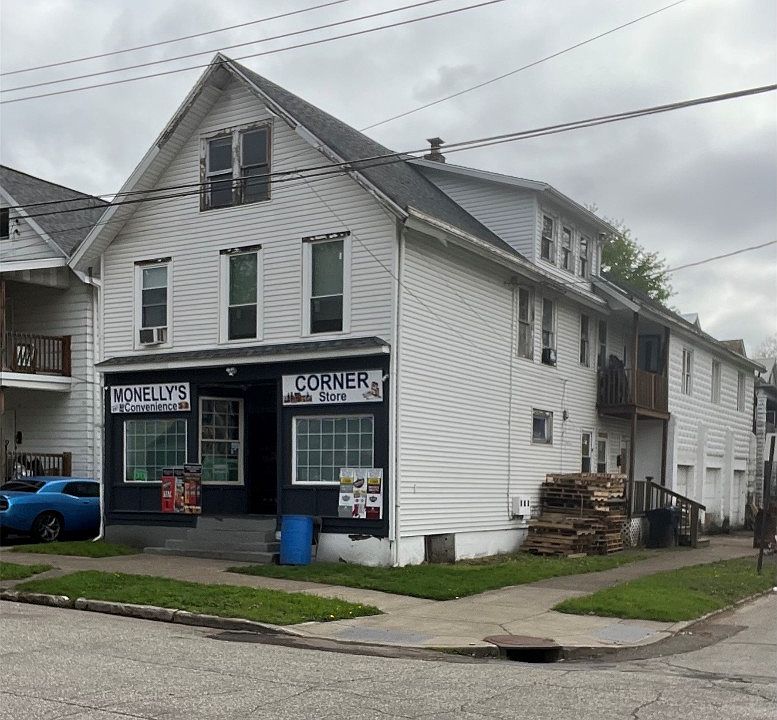 2nd image of 2202 Wallace St