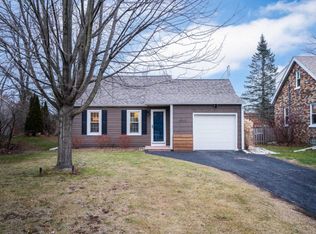 8566 N Regent Rd, Fox Pt, WI 53217