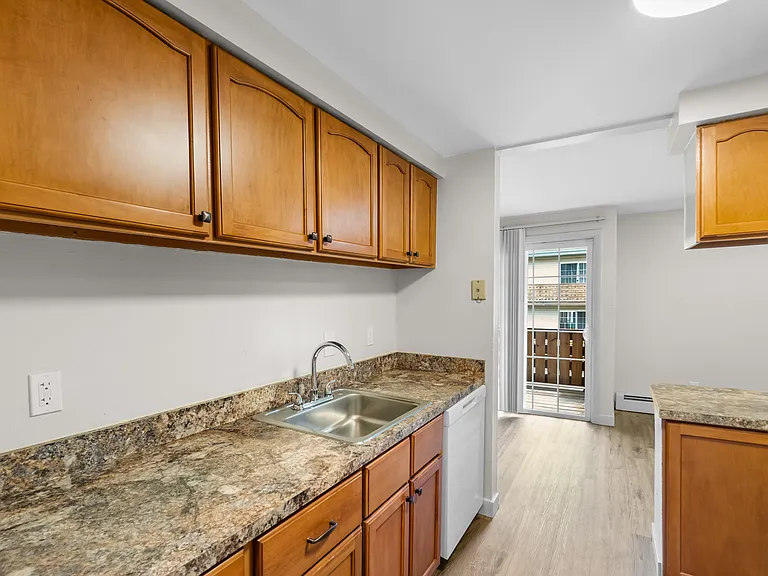 Clay Court Apartments — Photo 91