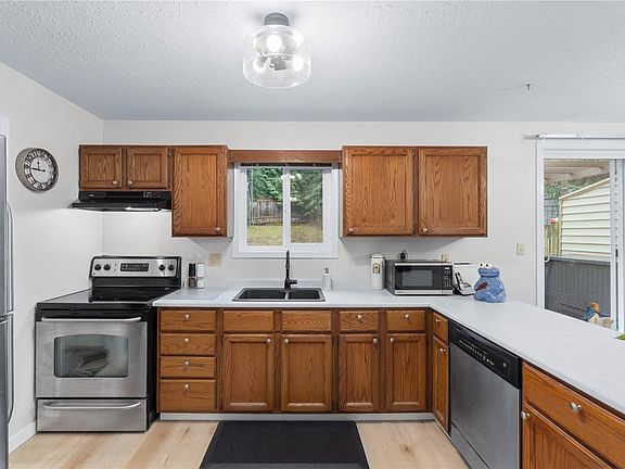 4th image of 2629 Labieux Rd