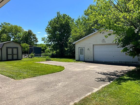 2nd image of 304 Whitewater Dr