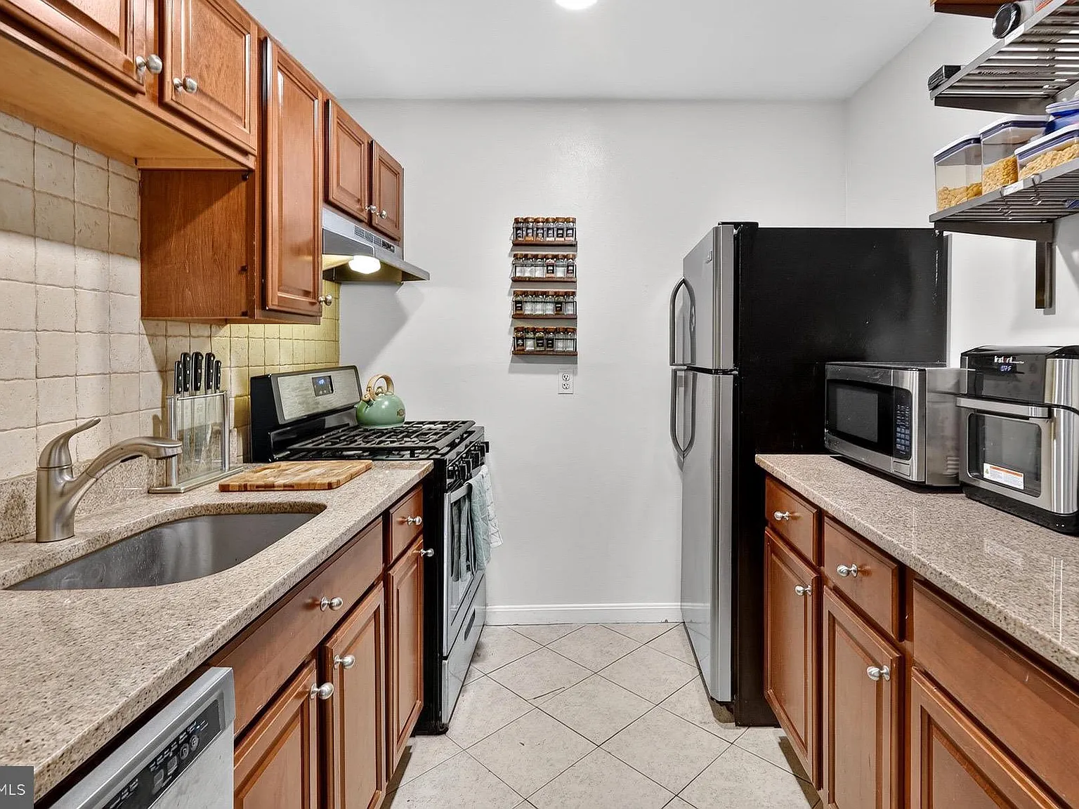 Yorktowne Square Condo — Photo 1