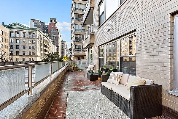 1st image of 20 E 9th St #3D