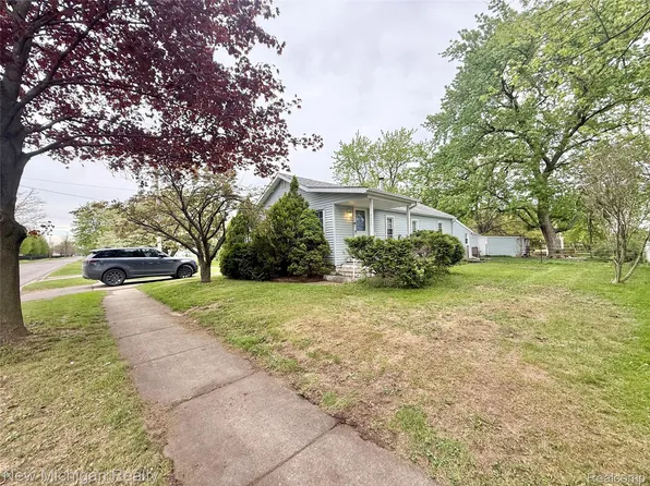 3433 Camden Ave, Burton, MI 48529