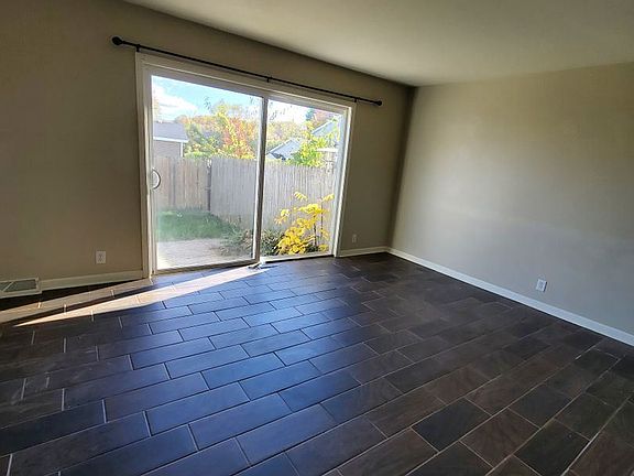 4th image of 520 E Avenue East Ave #512